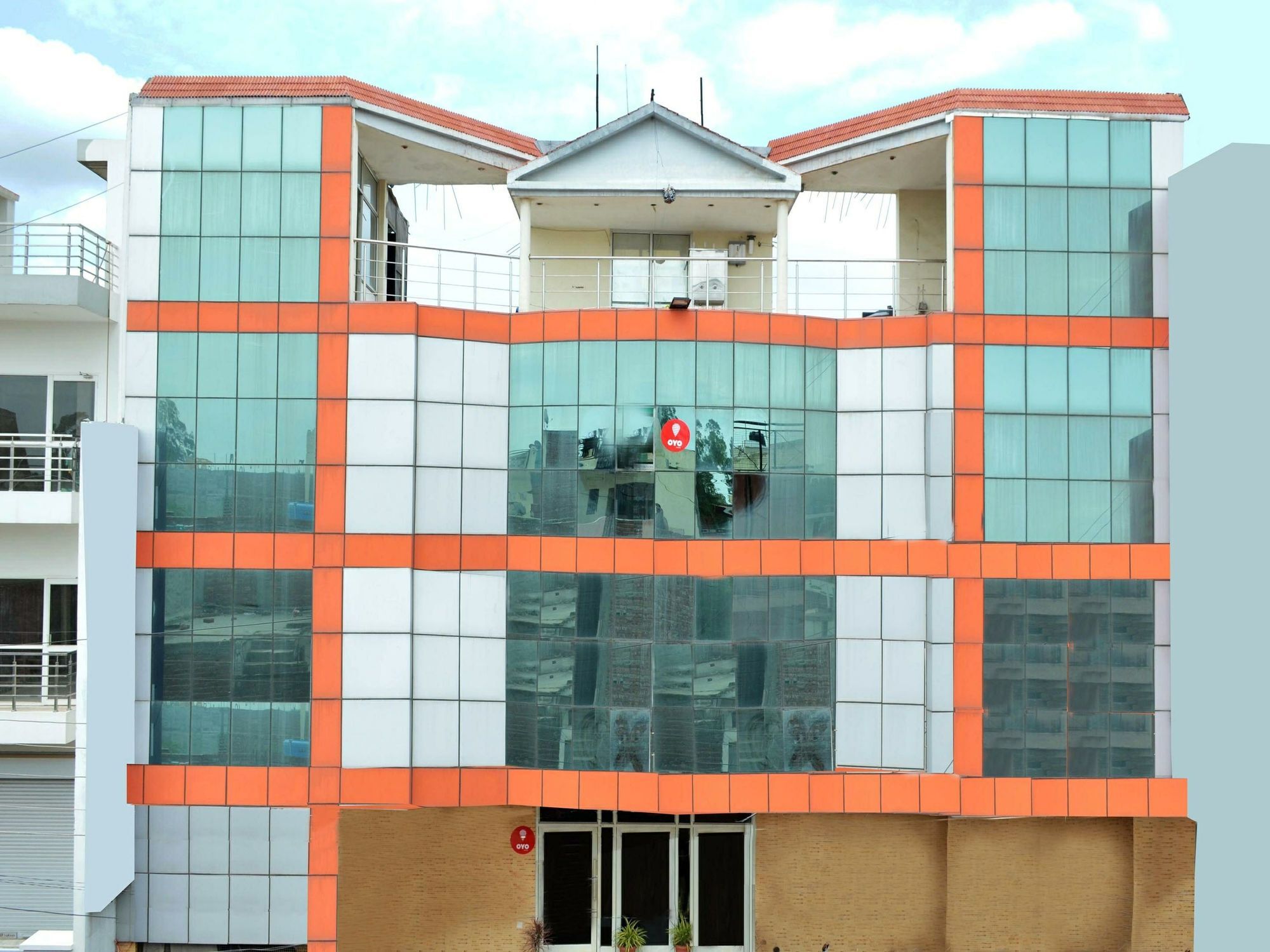 Oyo 6463 Hotel Dove Chandīgarh エクステリア 写真